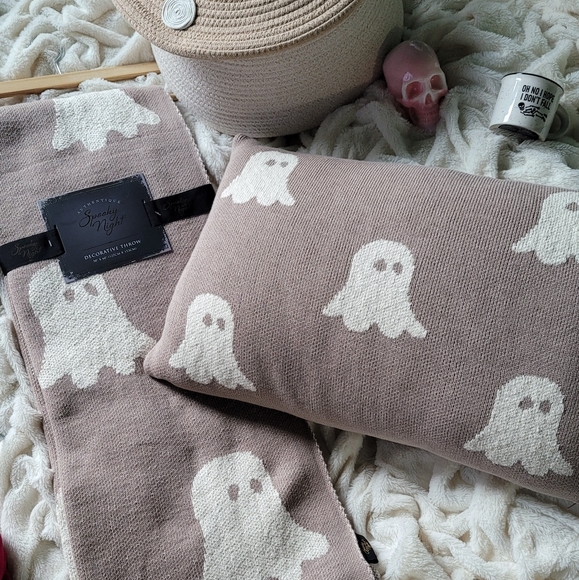 🚫RESERVED🚫🤎🤍👻Viral Ghost Blanket👻🤍🤎 - Picture 8 of 8